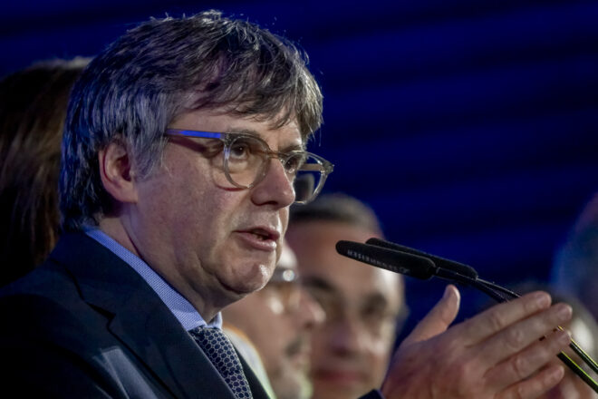 Puigdemont insinua a ERC de formar govern i forçar l’abstenció del PSC