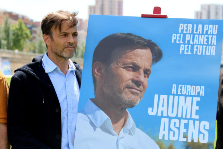 El candidat a les eleccions europees de Comuns Sumar, Jaume Asens, presenta el cartell i lema de campanya (fotografia: ACN / Gemma Sánchez).