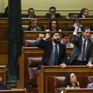 Escenes agres de la derrota d’una Espanya que prepara la venjança