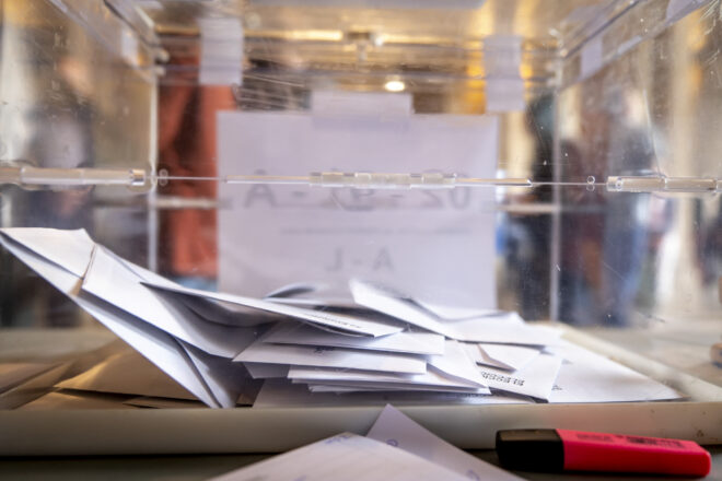 El PSC guanya i només Puigdemont aguanta en l’enfonsament de l’independentisme