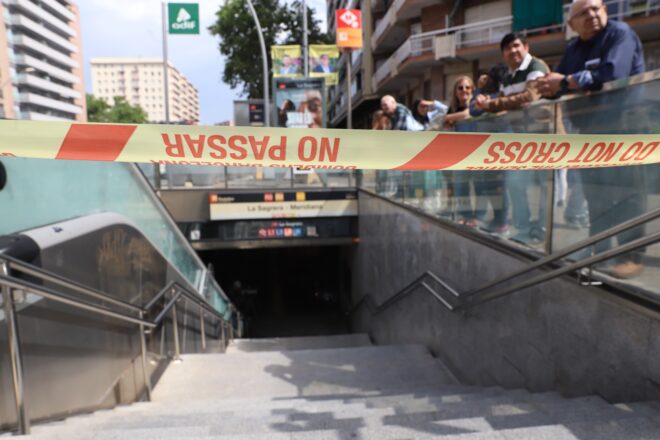 Una gran incidència deixa sense servei quasi tota la xarxa de Rodalia de Barcelona i causa incendis als túnels