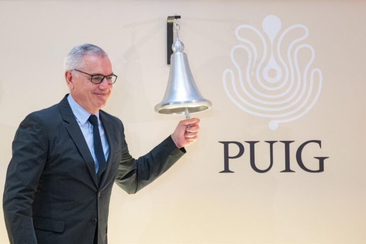 Marc Puig toca la campana a la sortida a borsa de la companyia Puig (fotografia: Europa Press / Lorena Sopena).