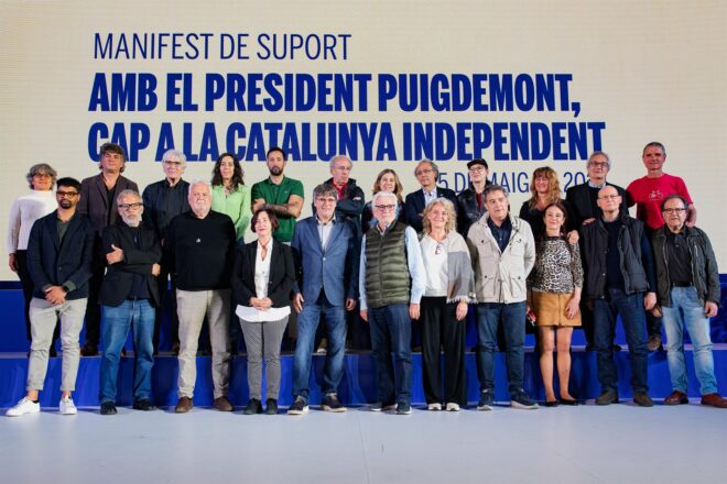 Milers de persones signen un manifest de suport a la candidatura de Puigdemont