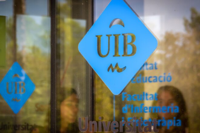 Un centenar d’estudiants comencen una acampada contra la guerra de Gaza a la UIB