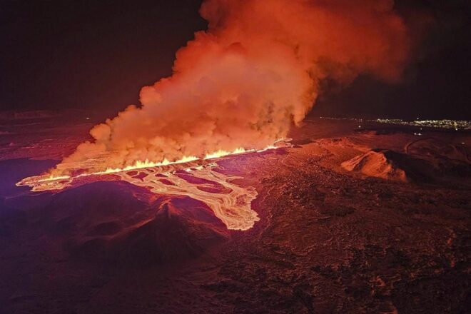 Una nova erupció volcànica obliga a evacuar novament la localitat islandesa de Grindavík