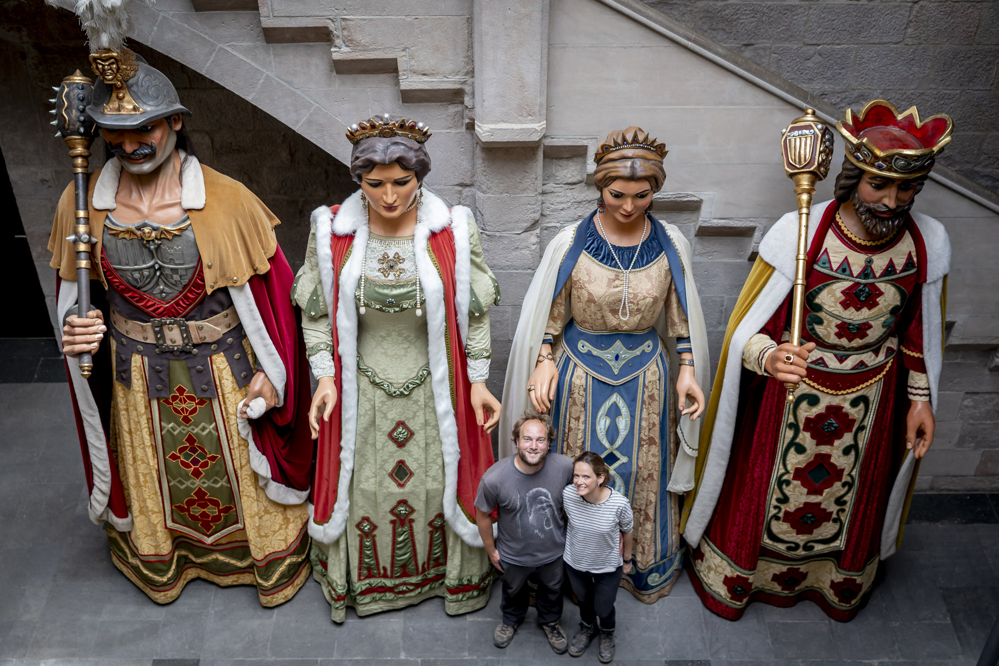 Ferran Fontelles i Teresa Casserras al Consell Comarcal del Solsonès, on es guarden els gegants vells i nous de Solsona. (Fotografia: Albert Salamé)