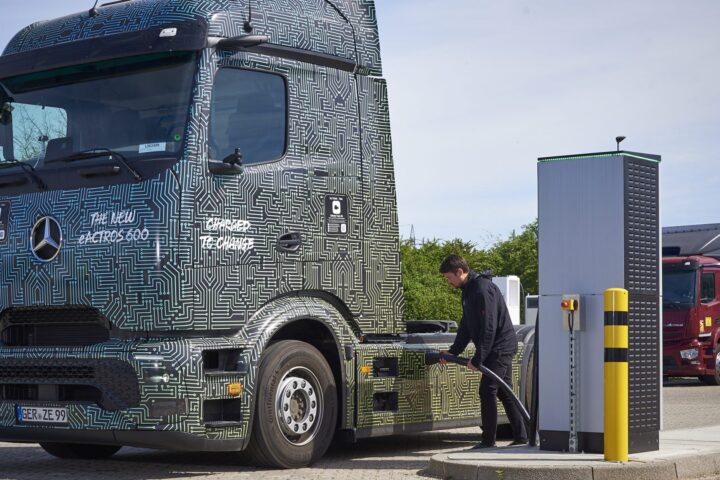 Mercedes-Benz prova de carregar els camions a 1 MW de potència, una velocitat mai vista (imatge: Mercedes-Benz).