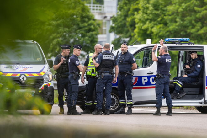 La policia francesa mata a trets un home que volia calar foc a una sinagoga a Rouen