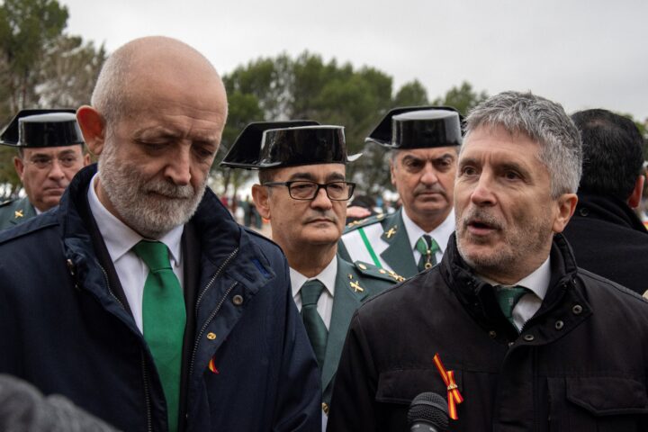 El magistrat Félix Azón i el ministre de l'Interior espanyol Fernando Grande-Marlaska (Fotografia: EFE/ Carlos Cid).