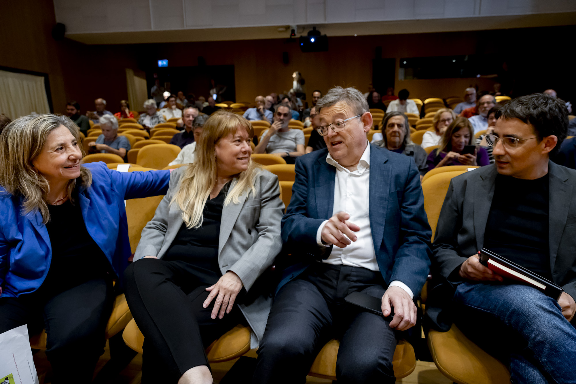 D'esquerra a dreta, Isona Passola (presidenta de l'Ateneu Barcelonès), Natàlia Garriga (consellera de Cultura de Catalunya), el president Ximo Puig i Jordi Muñoz (director del CEO) (fotografia: Albert Salamé).