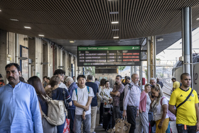 Caos ferroviari a l’àrea de Tarragona per un incendi i un robatori de cable