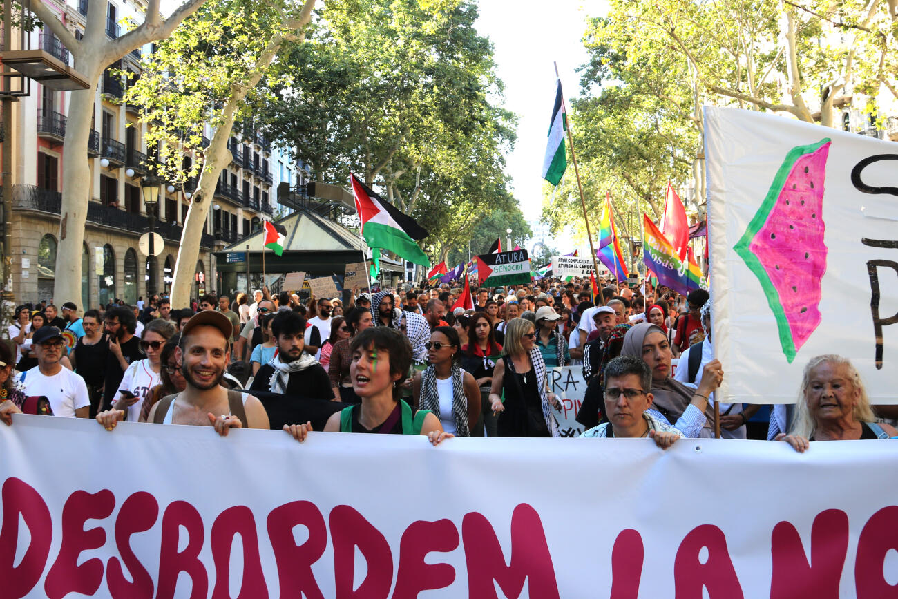 Milers de persones es manifesten pels drets LGBTI i en solidaritat amb Palestina