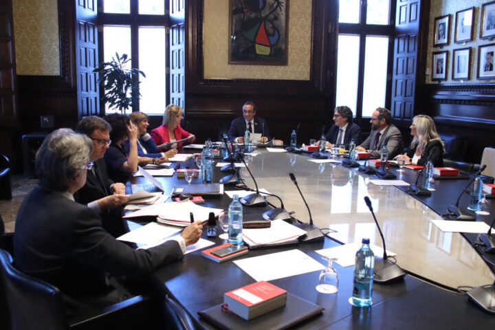 La mesa del Parlament de Catalunya en la reunió d'aquest matí (Fotografia: ACN)