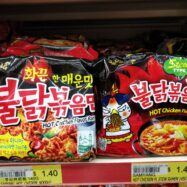 Els fideus Buldak, el fenomen coreà que Dinamarca ha prohibit per massa picants