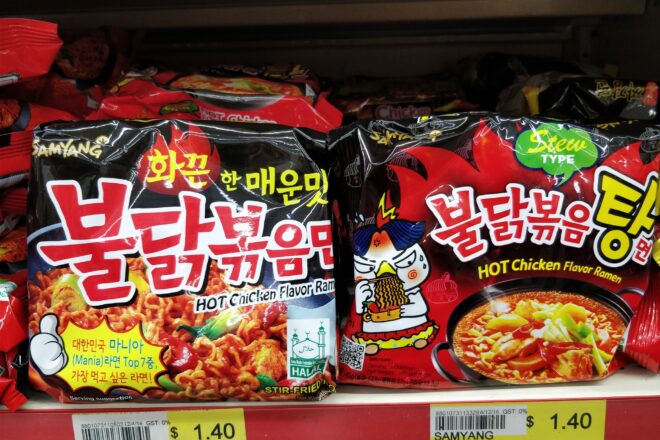 Els fideus Buldak, el fenomen coreà que Dinamarca ha prohibit per ser massa picants