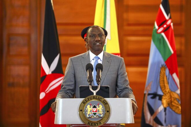 El president de Kenya es fa enrere per les protestes i retirarà la reforma econòmica