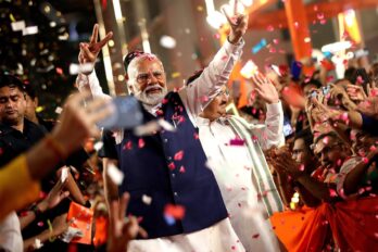 Modi a l'arribada a la seu electoral, ahir dimarts. (Fotografia de Harish Tyagi)