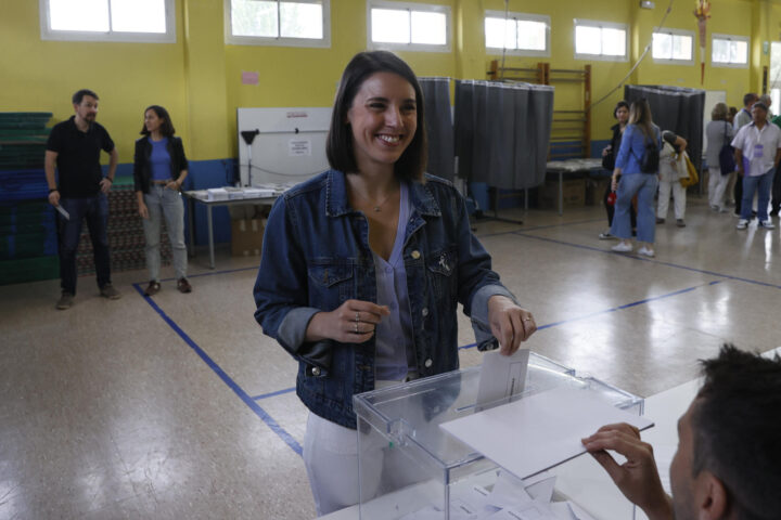 Irene Montero, votant en les eleccions europees (fotografia: EFE / Fernando Alvarado).