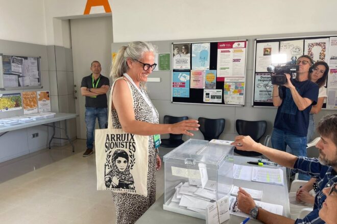Weber demana de votar per blindar la democràcia