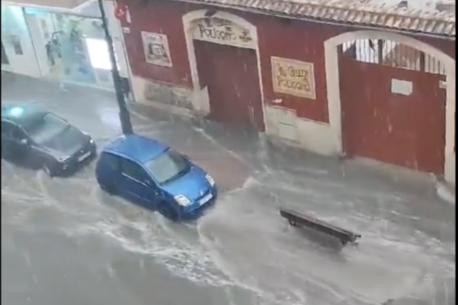 [VÍDEOS] Fortes tempestes deixen carrers negats d’aigua a l’interior del País Valencià