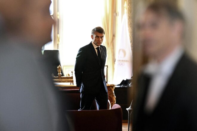 L’estat francès s’aboca a la inestabilitat i el col·lapse institucional