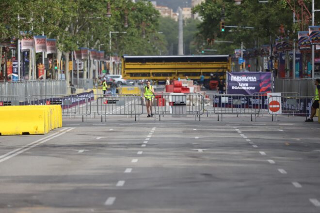 [FOTOGRAFIES] Talls, tanques i policia: el centre de Barcelona, en estat d’excepció per la fórmula 1