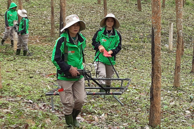 Un dia amb l’equip de dones desminadores de Quang Tri