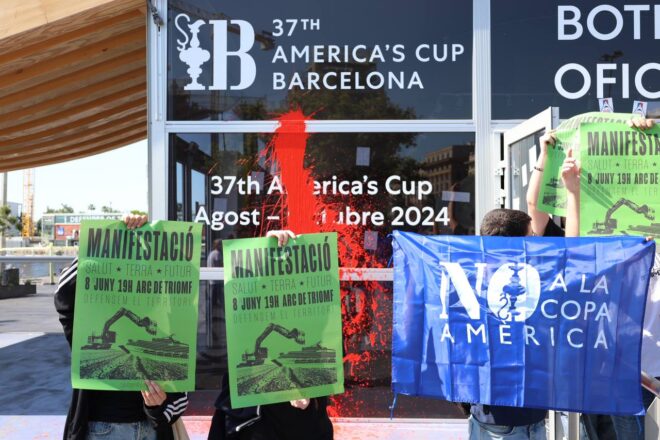 Activistes ecologistes ocupen la botiga de la Copa Amèrica
