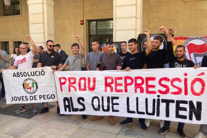 Els antifeixistes de Pego esquiven la presó després de pactar amb les acusacions