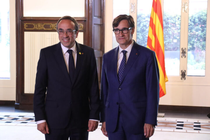 Josep Rull i Salvador Illa, a la porta del despatx d'audiències del president del Parlament de Catalunya (Fotografia: ACN)