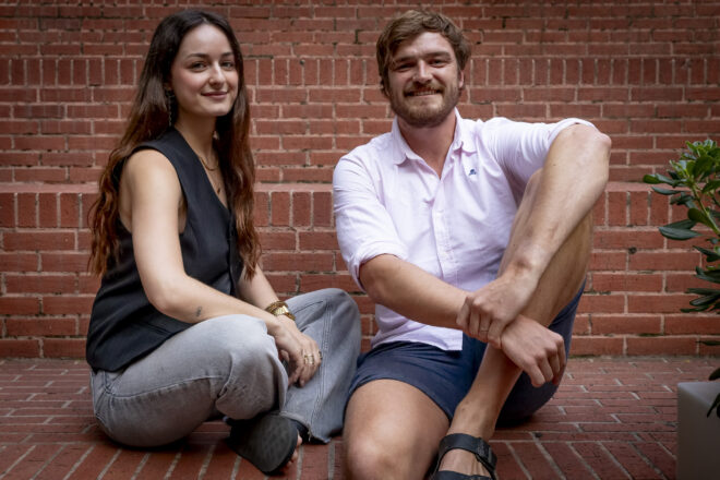 L’andalusa i el sud-africà que comparteixen l’amor pel català (i n’aprenen) a TikTok