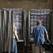 Vot per correu i llei de néts, les armes de l’extrema dreta per a torpedinar les eleccions espanyoles