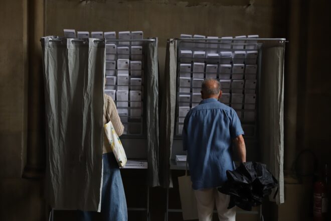 Eleccions europees: obren els col·legis i comencen les votacions