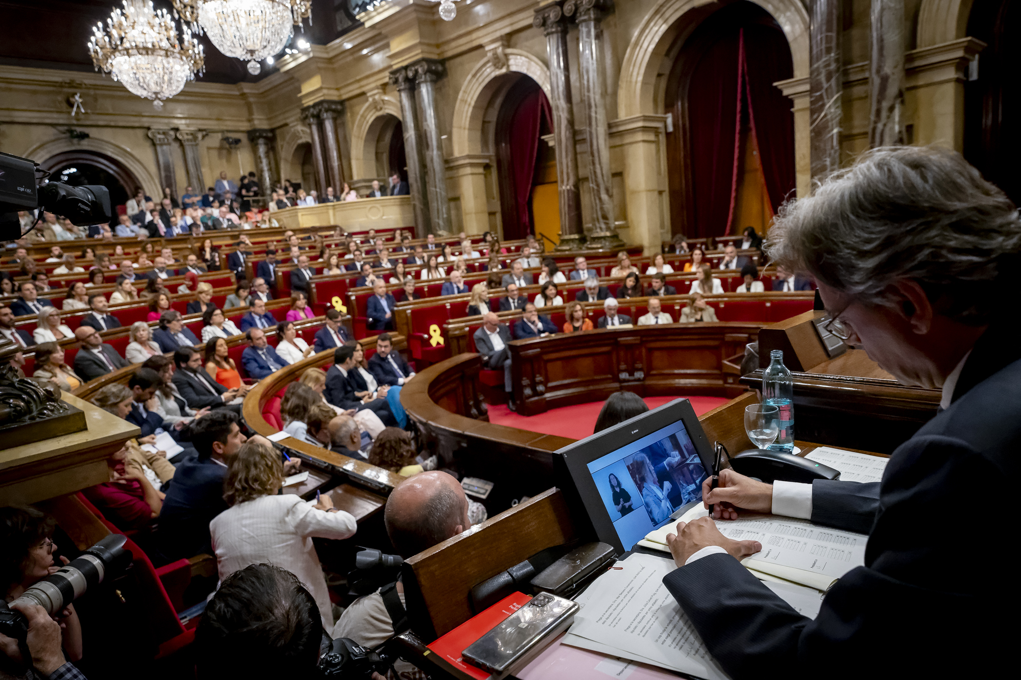 El nou ple del parlament, el dia de la constitució del nou hemicicle (Fotografia: Albert Salamé)