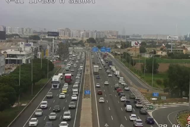 Retencions a les carreteres valencianes en la primera sortida de l’estiu