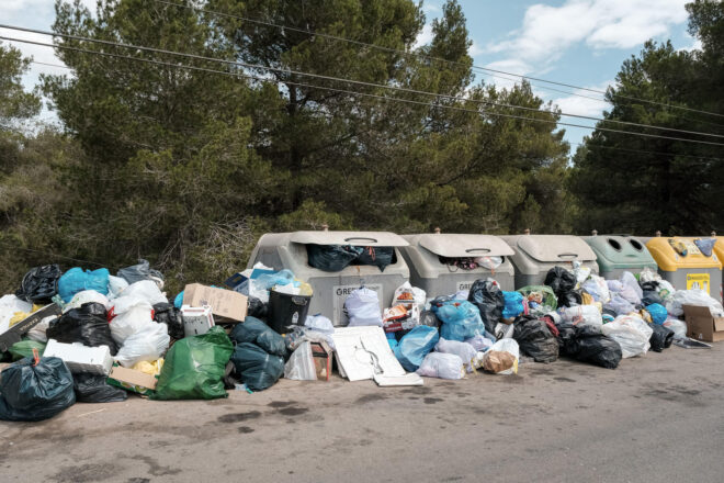 Augmenta la tensió a Eivissa després de tres dies de vaga de recollida d’escombraries