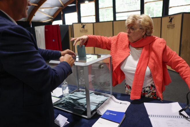 Tanquen els col·legis electorals a l’estat francès amb la previsió d’una participació rècord