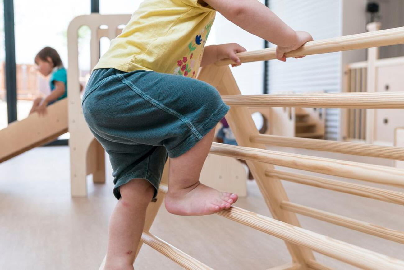Fotografia d'arxiu d'un infant d'una escola bressol de Barcelona