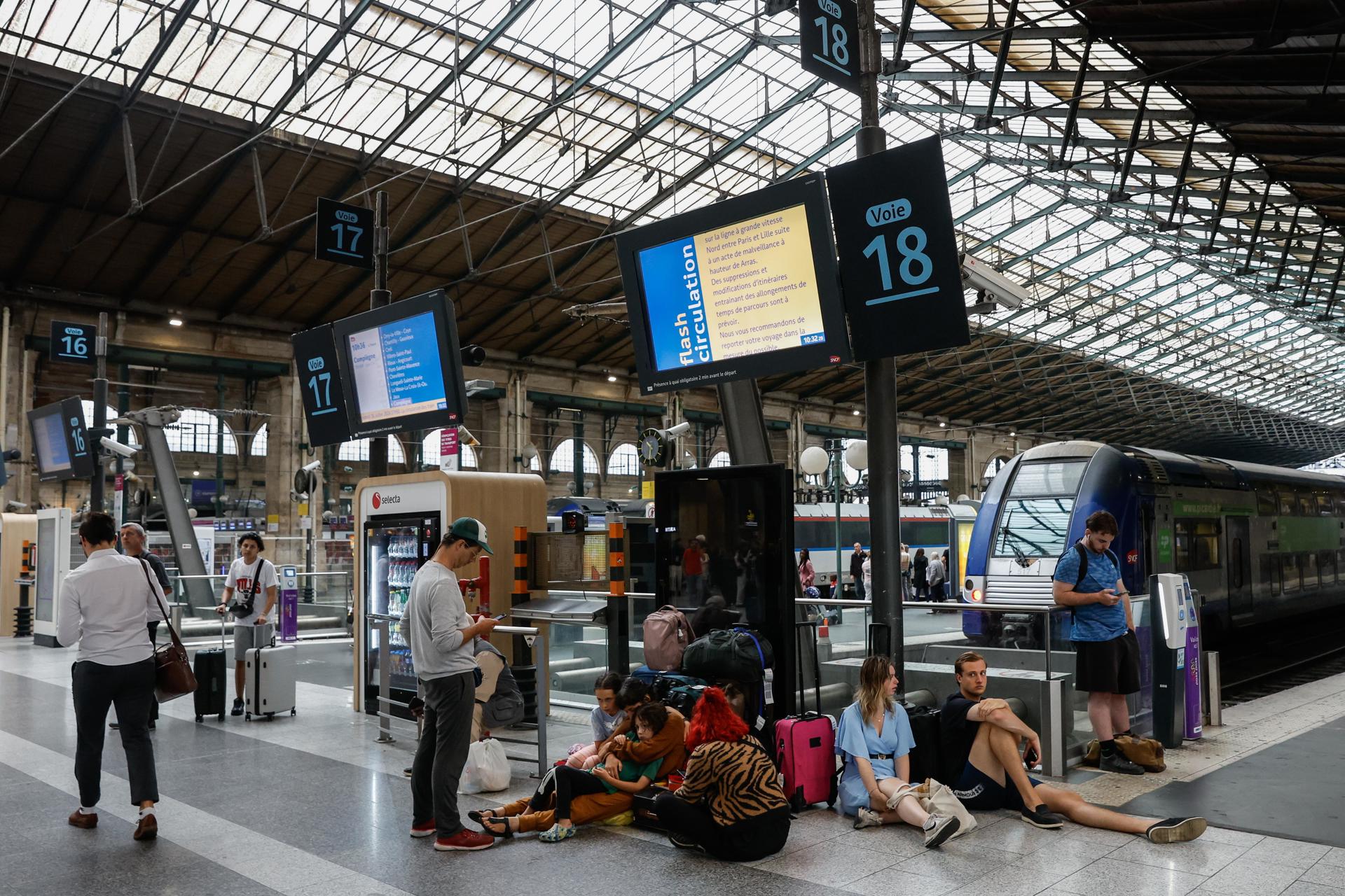 La xarxa de TGV francesa va recuperant la normalitat després de l'atac a gran escala
