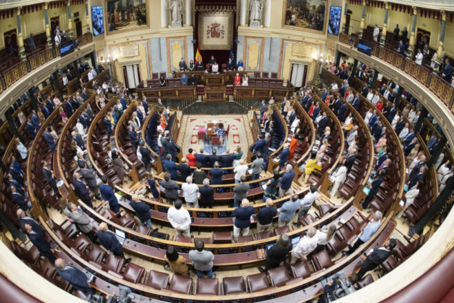 El govern català i l’espanyol signen un conveni per a publicar les lleis estatals en català