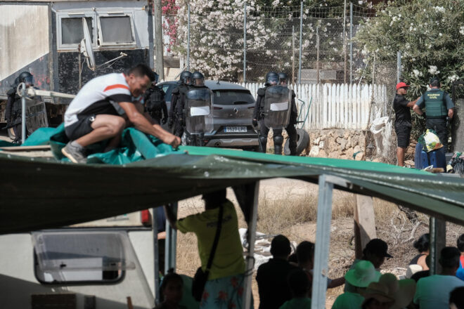 Desallotjament de Can Rova: trenta reallotjats després de ser forçats a abandonar el campament