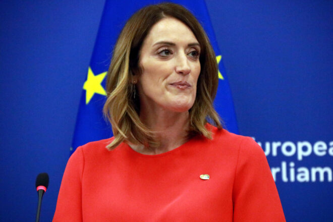 El govern espanyol torna a demanar a Metsola que permeti l’ús del català al Parlament Europeu