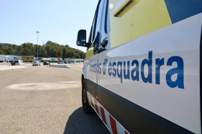 Els Mossos controlen una ‘rave’ amb un miler de persones a la Sénia