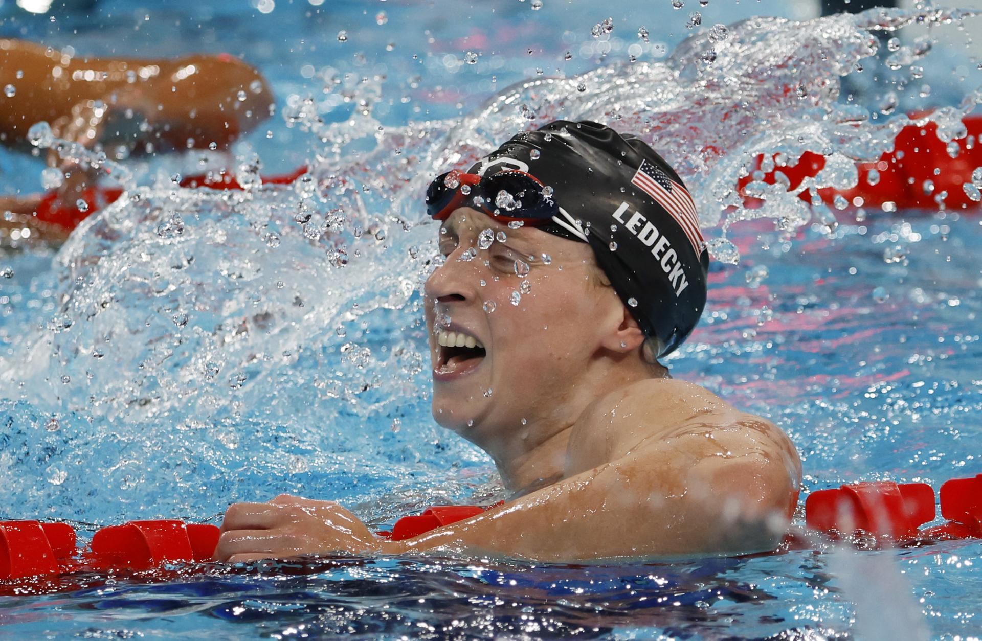 Katie Ledecky aconsegueix el vuitè or en uns jocs i bat el rècord olímpic als 1.500 metres lliures