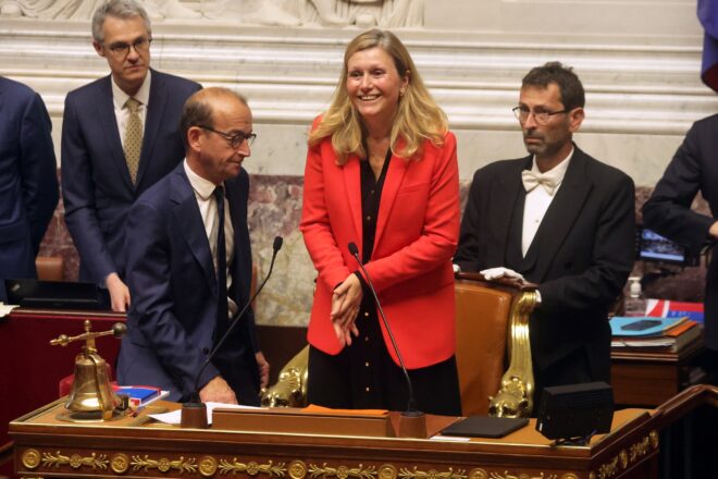 La macronista Yael Braun-Pive és reelegida com a presidenta de l’Assemblea francesa