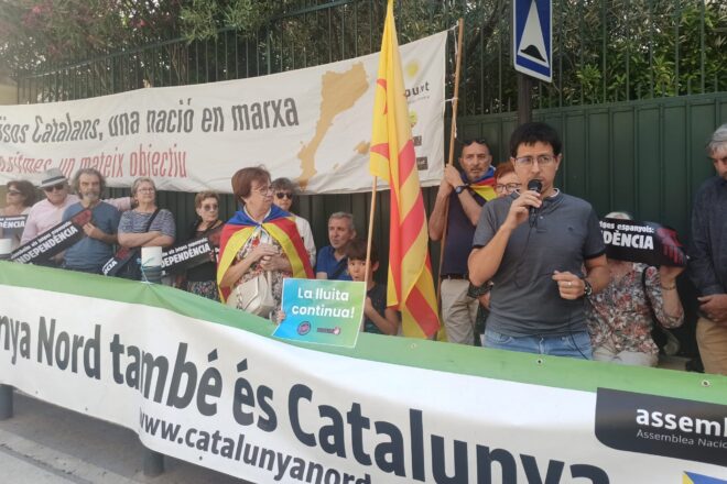Protesta davant el consolat espanyol a Perpinyà per la mala aplicació de l’amnistia