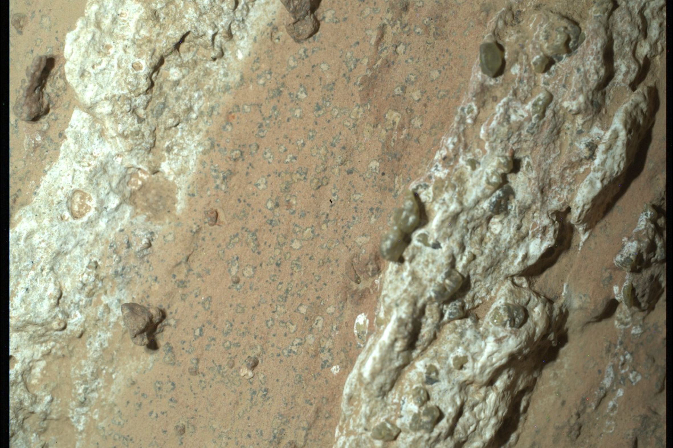 Troben una roca a Mart amb indicis d'haver albergat vida microbiana