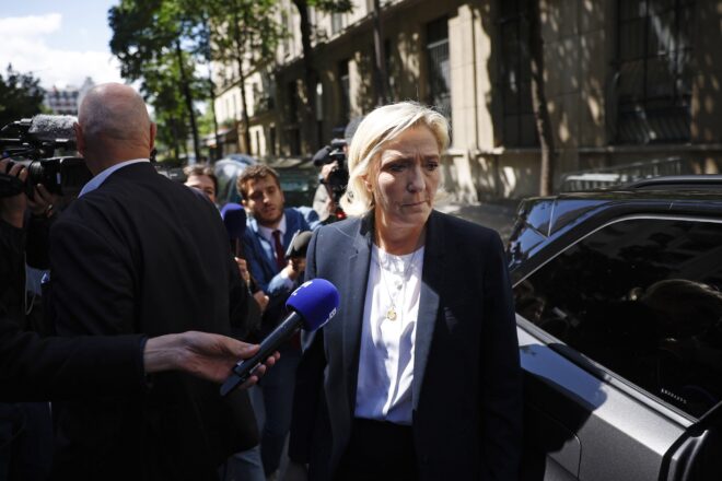 L’ombra russa torna a enfosquir Le Pen