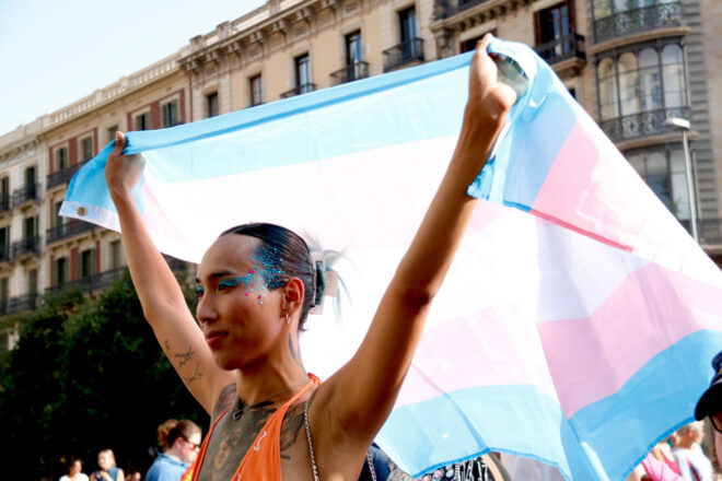 Més de trenta entitats LGBTI denuncien una ofensiva de Mazón contra les persones trans