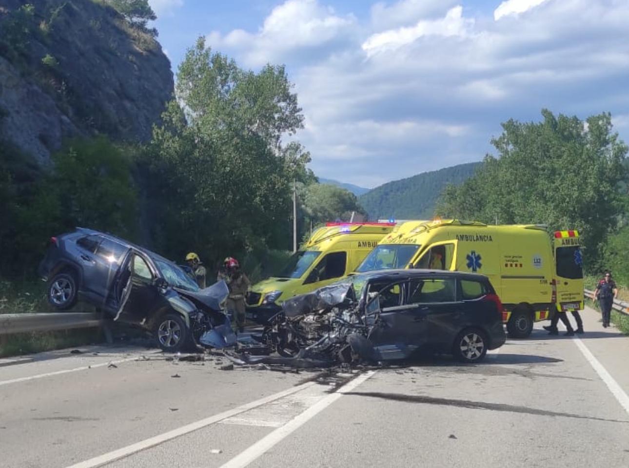 L'accident, a l'entrada de Ripoll (fotografia: Servei Català de Trànsit).